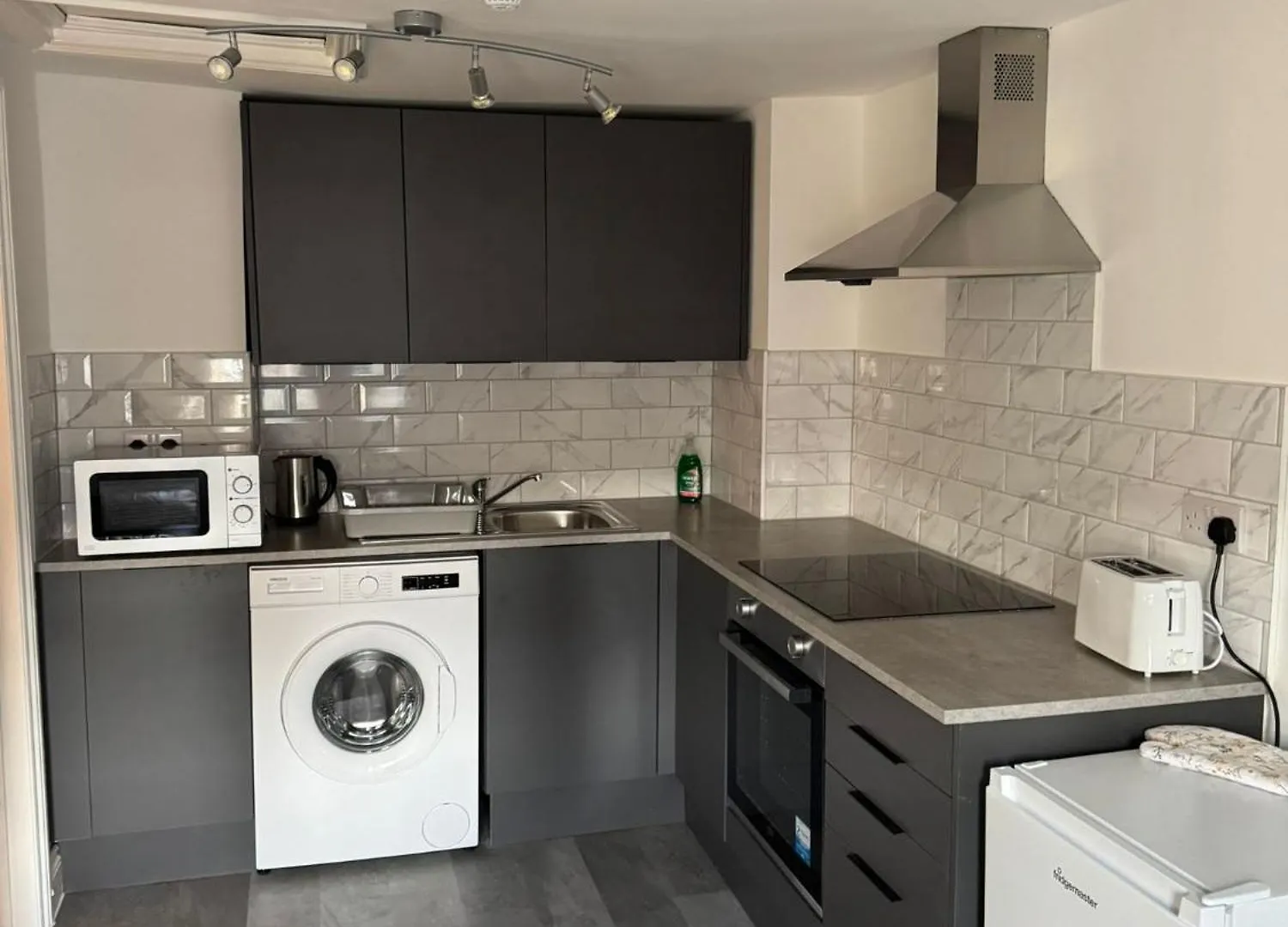 2Bed Central Gloucester- Contractors Welcome GLOUCESTERSHIRE Apartment