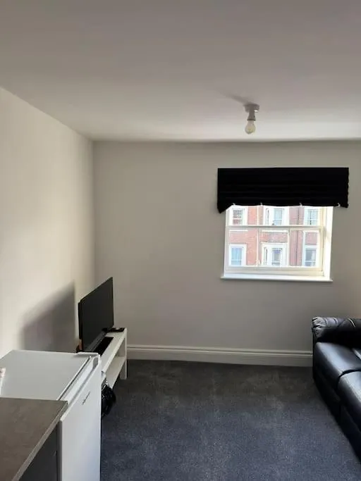 2Bed Central Gloucester- Contractors Welcome GLOUCESTERSHIRE 0*,